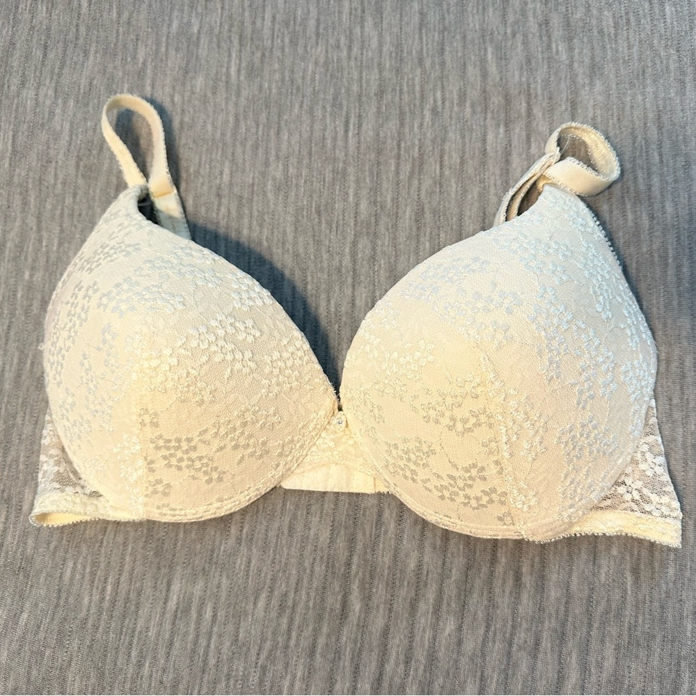 Victoria's Secret Cream Lace Push-Up Bra